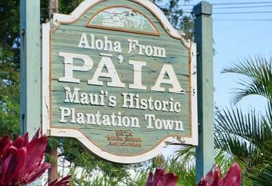 Pa’ia Town welcome sign in North Shore, Maui
